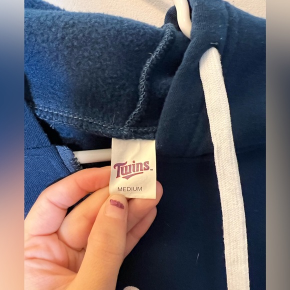 Twins Sweatshirt - Picture 3 of 3